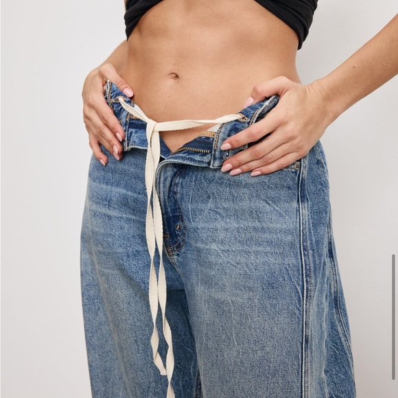 NWT Good American Good Extreme Barrel Jeans Size: 8 / 29 - Picture 7 of 9